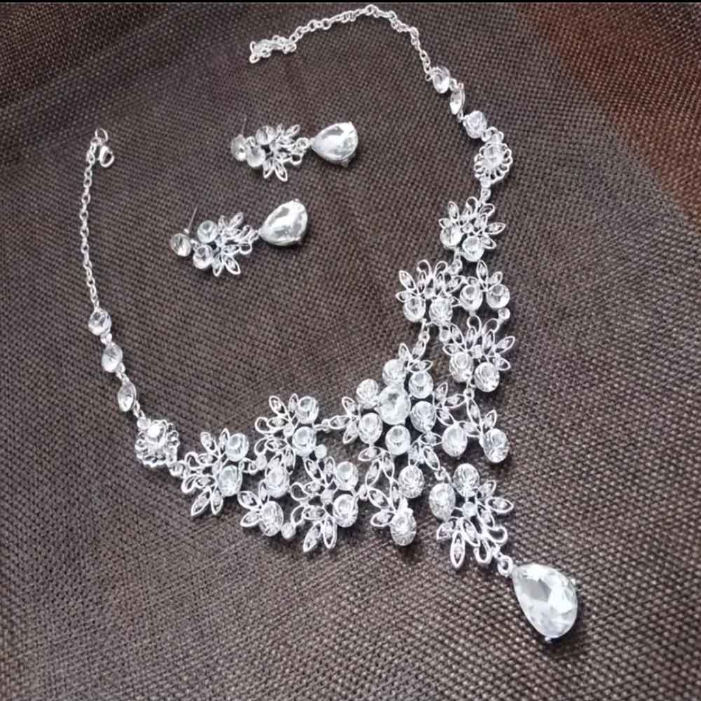 Necklace n earrings set
